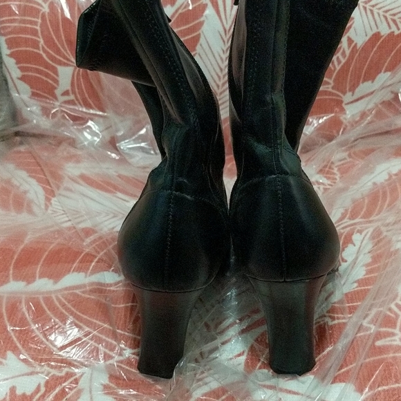 Boots - Picture 3 of 4